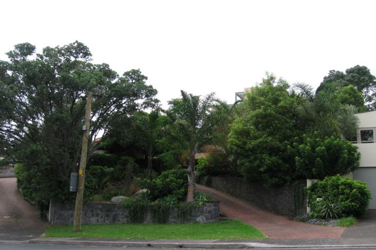 Photo of property in 35 Sylvan Avenue, Northcote, Auckland, 0627