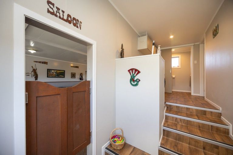 Photo of property in 658 Roberts Line, Kelvin Grove, Palmerston North, 4470