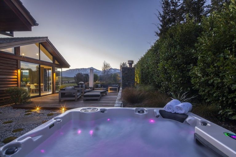 Photo of property in 8 Buckler Court, Jacks Point, Queenstown, 9371