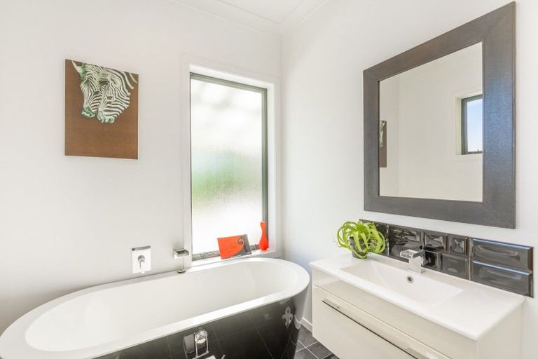 Photo of property in 19 Alexander Road, Raumati Beach, Paraparaumu, 5032