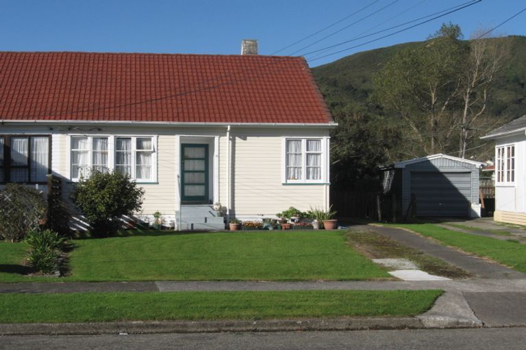 Photo of property in 23 Benge Crescent, Naenae, Lower Hutt, 5011