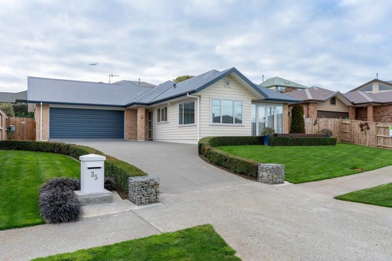 Photo of property in 35 Masefield Terrace, Kelvin Grove, Palmerston North, 4414