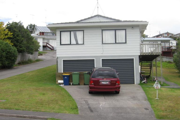 Photo of property in 65 Trias Road, Totara Vale, Auckland, 0629