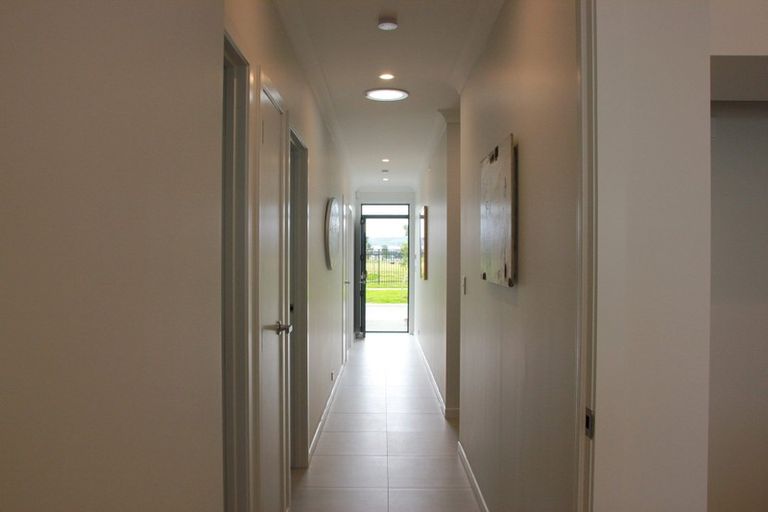 Photo of property in 18 Rauriki Lane, Rosehill, Papakura, 2113