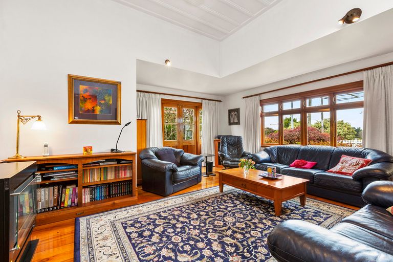 Photo of property in 46 Forest Lake Road, Forest Lake, Hamilton, 3200