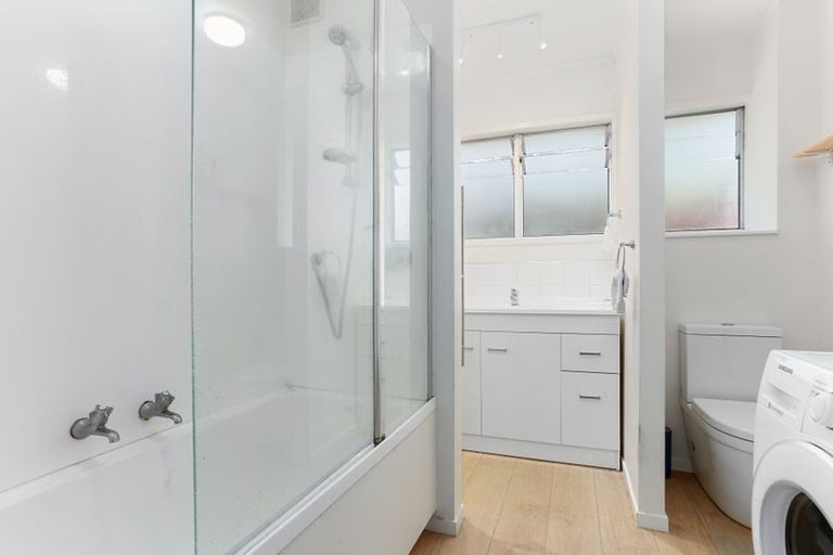 Photo of property in 2/23b Hillsborough Road, Hillsborough, Auckland, 1042