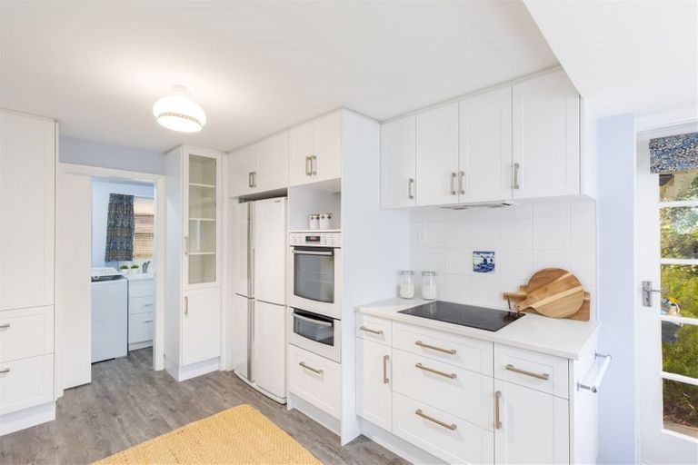 Photo of property in 24 Snowdon Road, Fendalton, Christchurch, 8052