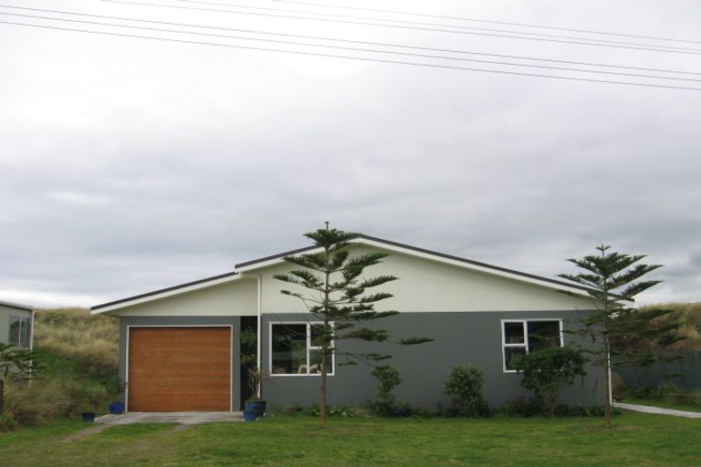 Photo of property in 19 Mack Street, Foxton Beach, Foxton, 4815