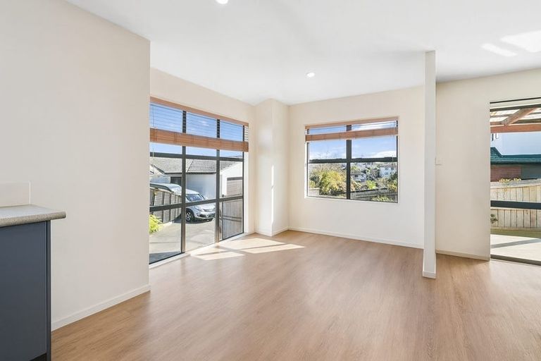 Photo of property in 72l Seabrook Avenue, New Lynn, Auckland, 0600