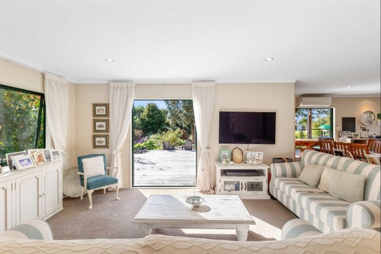 Photo of property in 389 Tararua Road, Levin, 5571