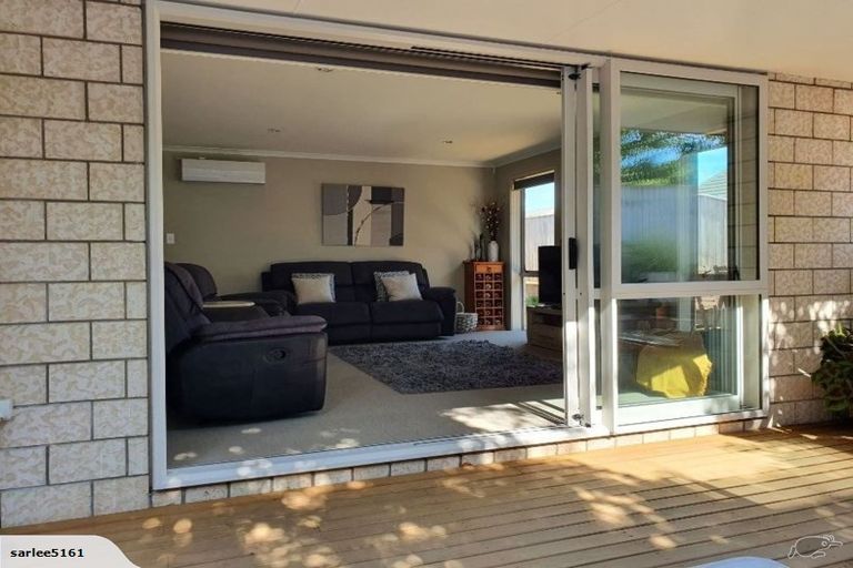 Photo of property in 22 Butterworth Crescent, Papamoa Beach, Papamoa, 3118