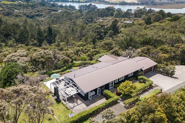Photo of property in 373 Paremoremo Road, Paremoremo, Auckland, 0632