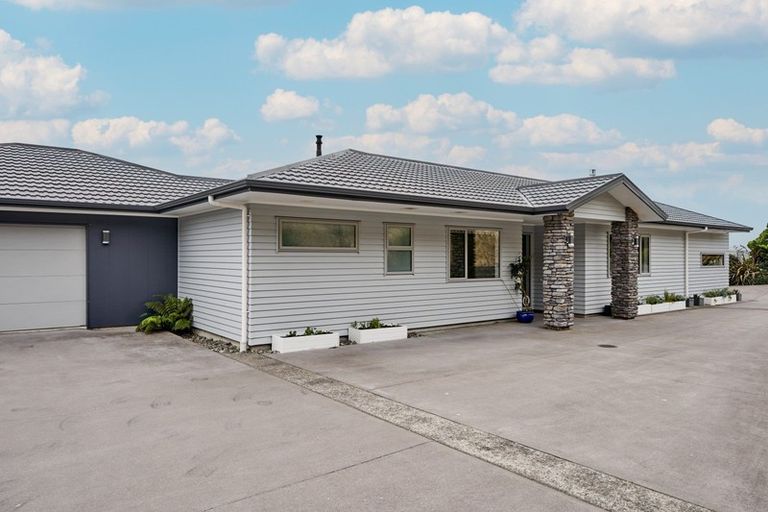 Photo of property in 2 Hauroko Glen, Aotea, Porirua, 5024