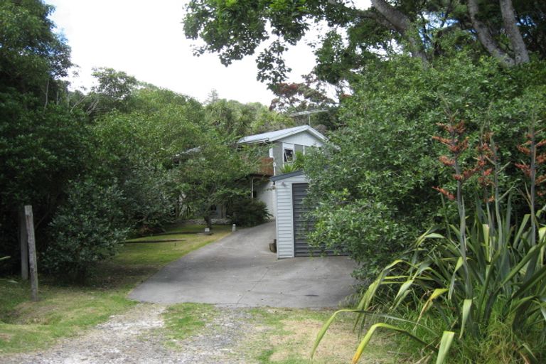 Photo of property in 109 Domain Crescent, Muriwai, Waimauku, 0881