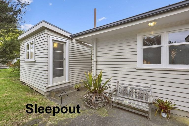 Photo of property in 10 Marine Parade, Raglan, 3225