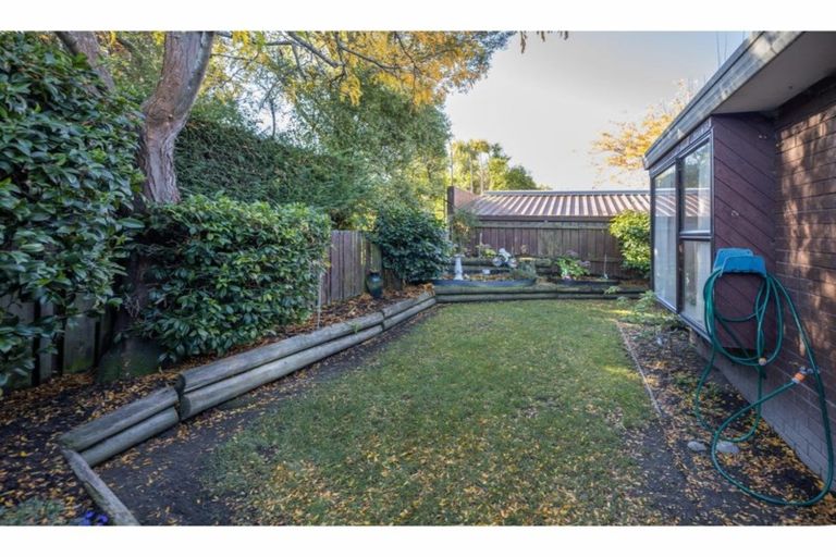 Photo of property in 2/9a Kingham Place, Avonhead, Christchurch, 8042