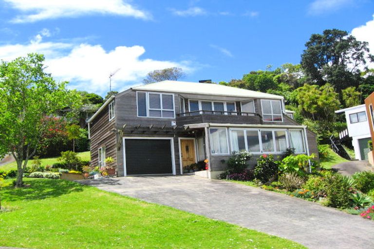 Photo of property in 30a Zita Avenue, Matakatia, Whangaparaoa, 0930