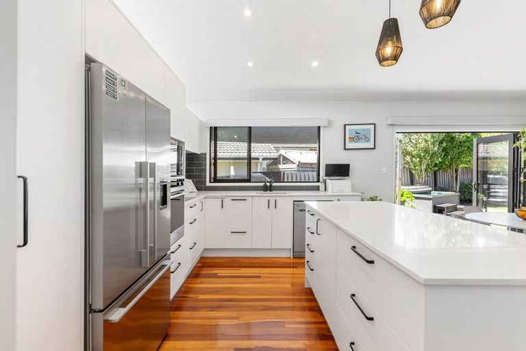 Photo of property in 30 Fairdale Place, Birkdale, Auckland, 0626