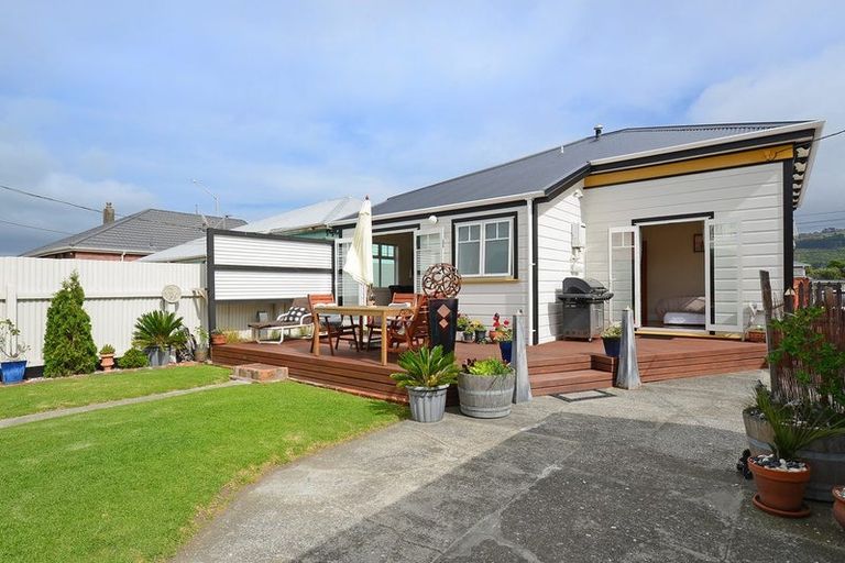 Photo of property in 6 Queen Street, Petone, Lower Hutt, 5012