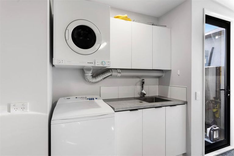 Photo of property in 1 Mcfaddens Road, St Albans, Christchurch, 8052