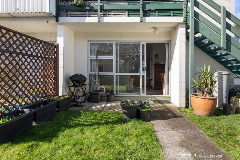 Photo of property in 10/154 Onepu Road, Lyall Bay, Wellington, 6022