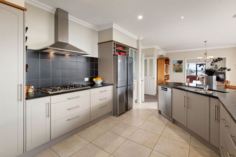 Photo of property in 22 Haden Place, Omokoroa, 3114