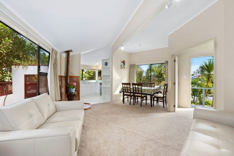 Photo of property in 2/953 Beach Road, Torbay, Auckland, 0630
