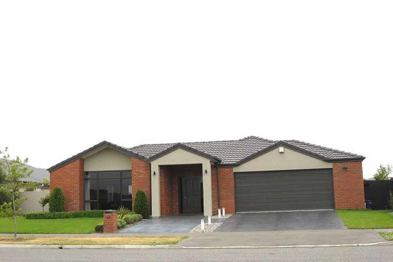 Photo of property in 60 Rothesay Road, Parklands, Christchurch, 8083