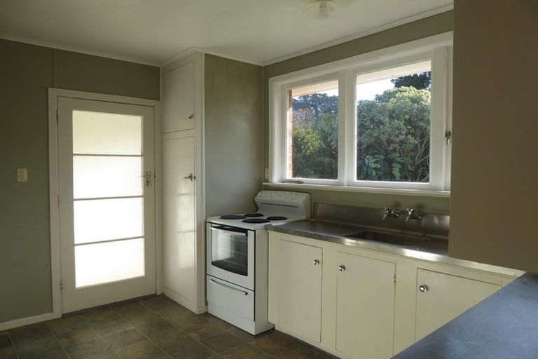 Photo of property in 17 Gill Crescent, Blockhouse Bay, Auckland, 0600