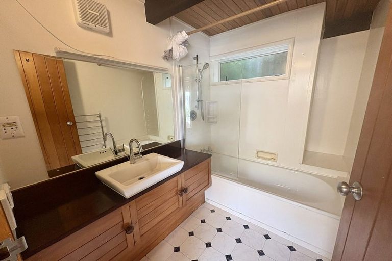 Photo of property in 2/73a Nevay Road, Miramar, Wellington, 6022