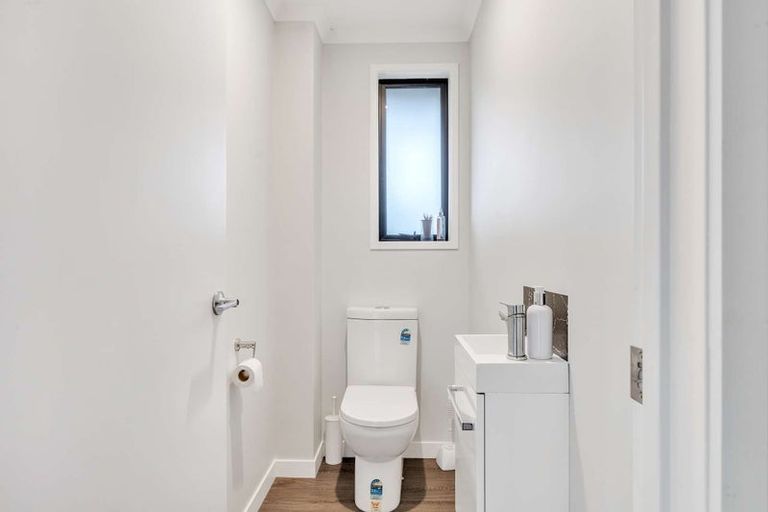 Photo of property in 27 Discovery Place, Marfell, New Plymouth, 4310