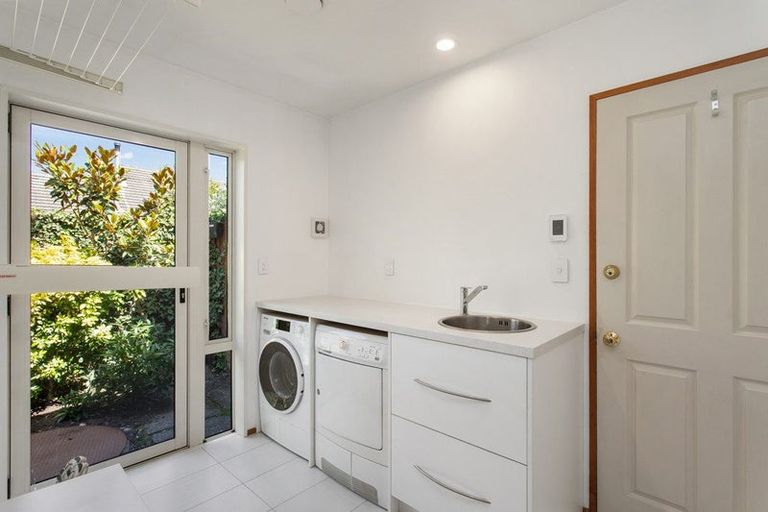 Photo of property in 2/32a Bryndwr Road, Fendalton, Christchurch, 8052