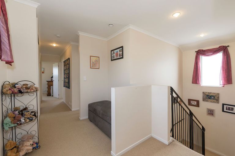 Photo of property in 27 Fergy Crescent, Wattle Downs, Auckland, 2103
