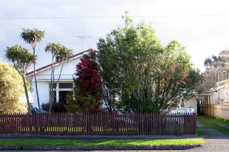 Photo of property in 13 Cambridge Terrace, Masterton, 5810