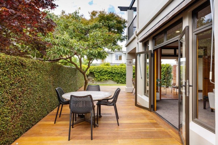 Photo of property in 17a Lincoln Terrace, Hokowhitu, Palmerston North, 4410