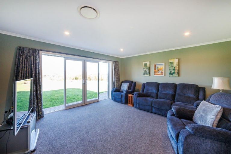 Photo of property in 21 Loveston Lane, Kelvin Grove, Palmerston North, 4470