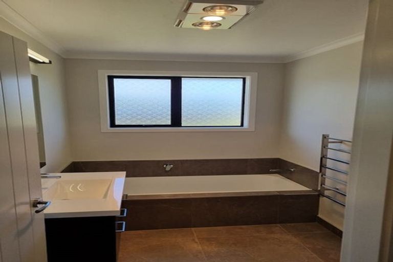 Photo of property in 62 Hokioi Drive, Kenepuru, Porirua, 5022