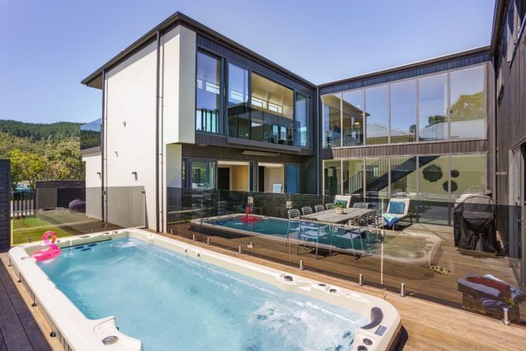 Photo of property in 103 Beach Road, Whangamata, 3620