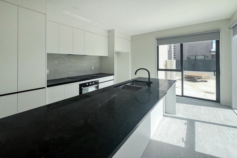 Photo of property in 16 Yellow Pear Lane, Karaka, 2578