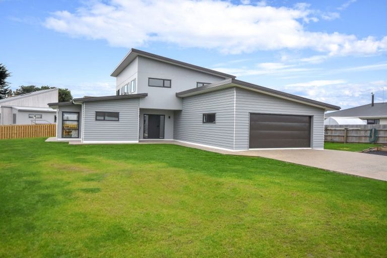 Photo of property in 9 Okahau Terrace, Warrington, 9471