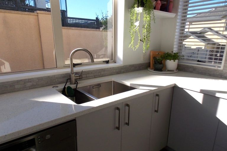 Photo of property in 107 Ashton Fitchett Drive, Brooklyn, Wellington, 6021