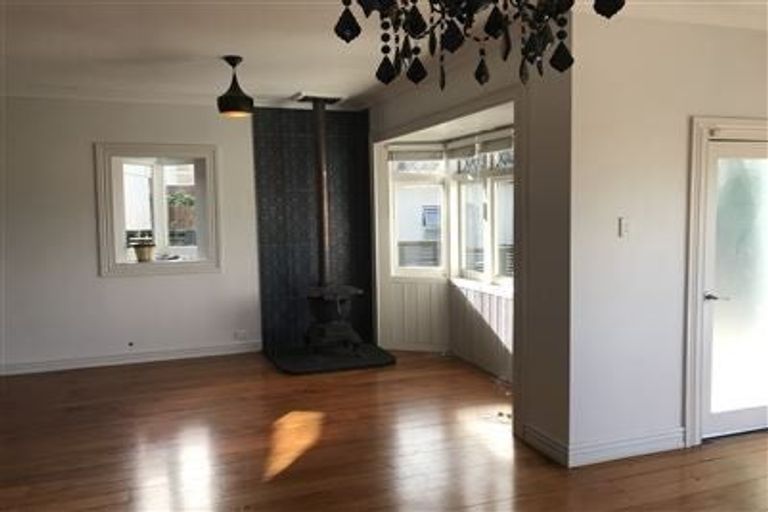 Photo of property in 193 Mokoia Road, Birkenhead, Auckland, 0626