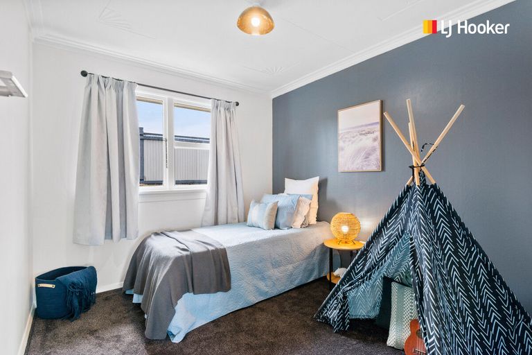 Photo of property in 1 Glendevon Place, Vauxhall, Dunedin, 9013