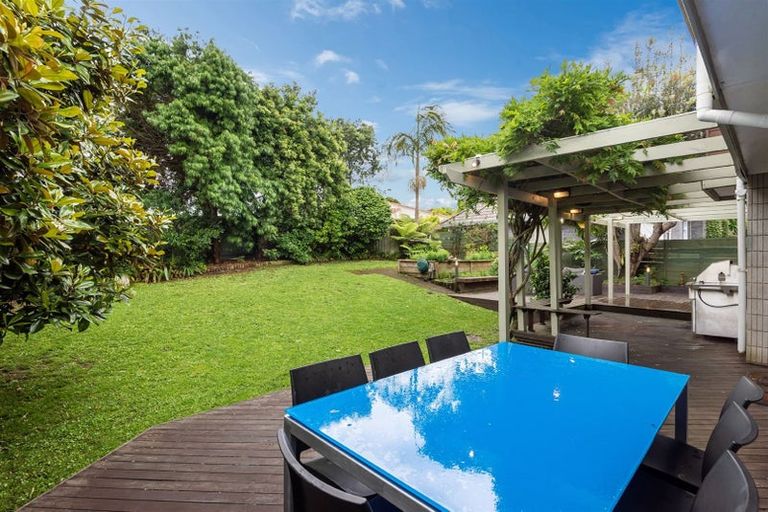 Photo of property in 3 Augusta Place, Forrest Hill, Auckland, 0620