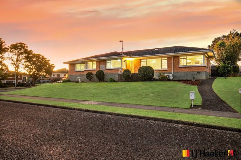 Photo of property in 5 Freshney Place, Hillpark, Auckland, 2102