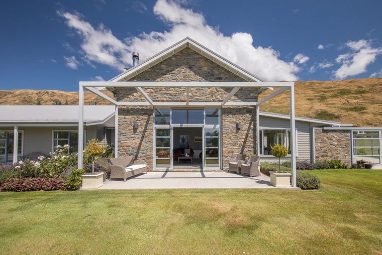 Photo of property in 2 Elderberry Crescent, Wanaka, 9305