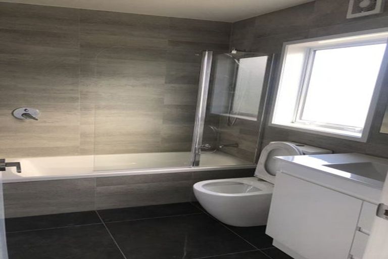 Photo of property in 10 Thornlow Street, Glendene, Auckland, 0602