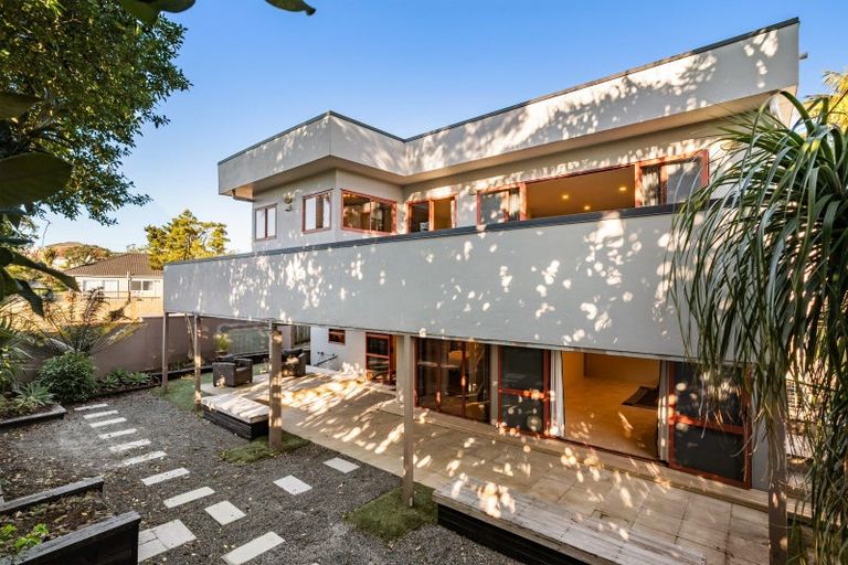 Photo of property in 13a Cliff View Drive, Green Bay, Auckland, 0604