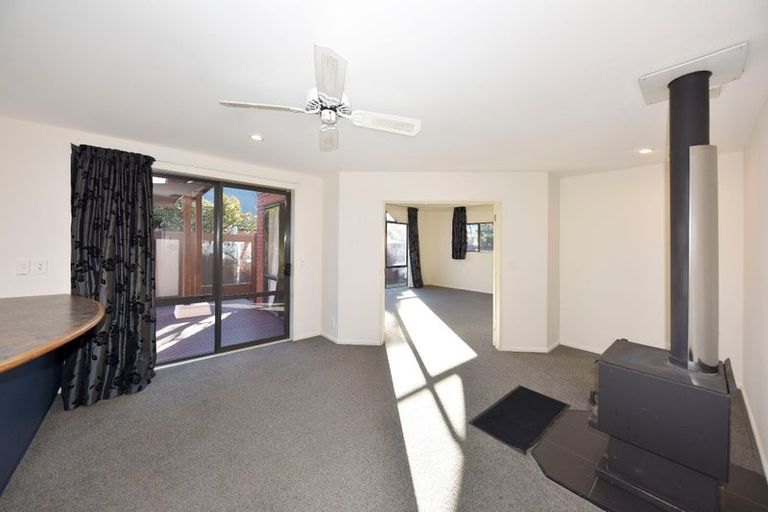 Photo of property in 10 Courtfield Close, Parklands, Christchurch, 8083