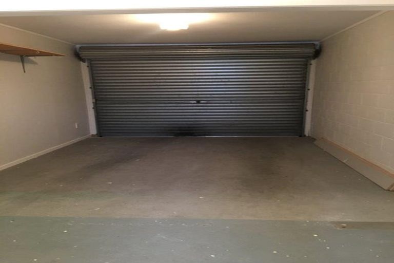 Photo of property in 6a Ballater Place, Highland Park, Auckland, 2010